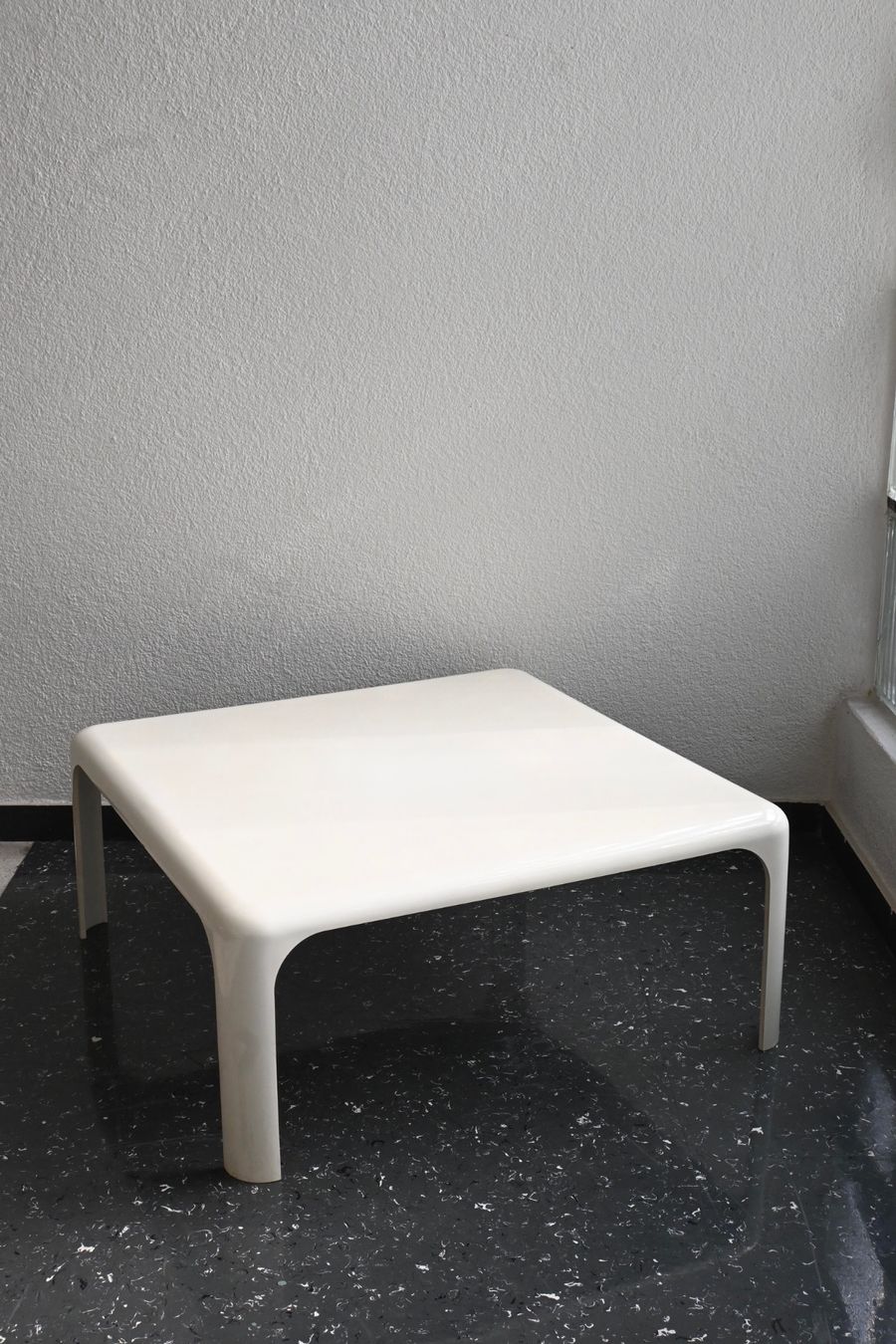 Tavoli: Demetrio 70 Couchtisch Magistretti – Usato da Zürich venduto da starch.studio
