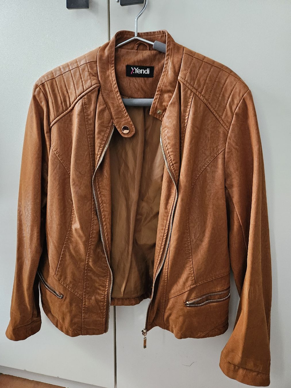 Giacche: Schöne Damen Kunstlederjacke Gr. L – Usato da Seewen SZ venduto da Ingenbohl
