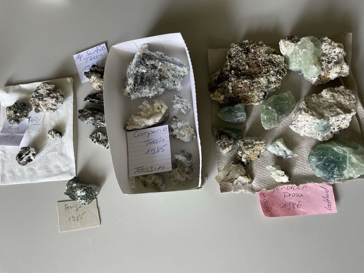 Minéraux & Lithothérapie: Alte Mineraliensammlung  – D'occasion à Mollis par Romana1978