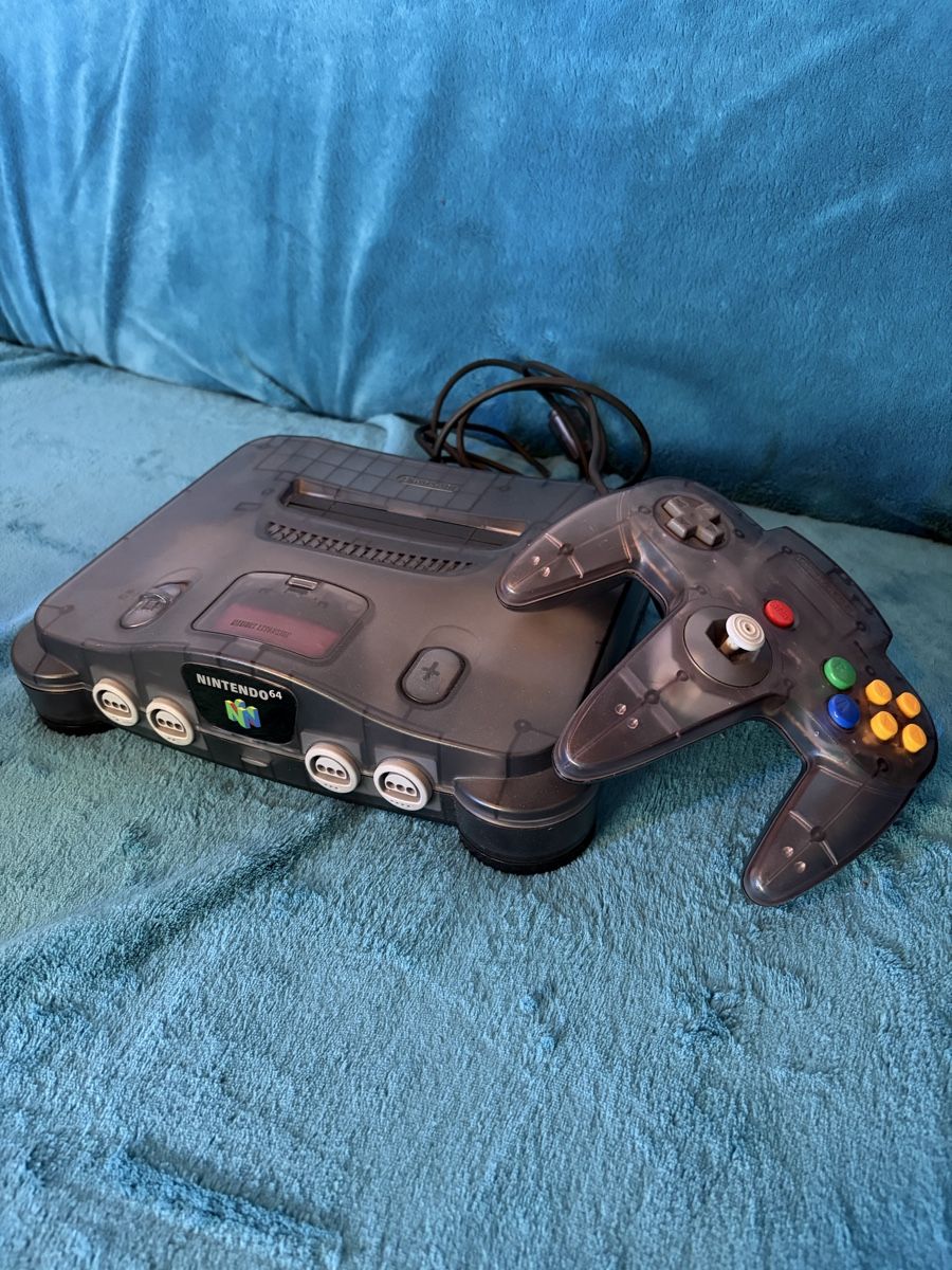 Nintendo Console: Console Nintendo 64 (smoke black) – Usato da Vuadens venduto da vin_p8k5