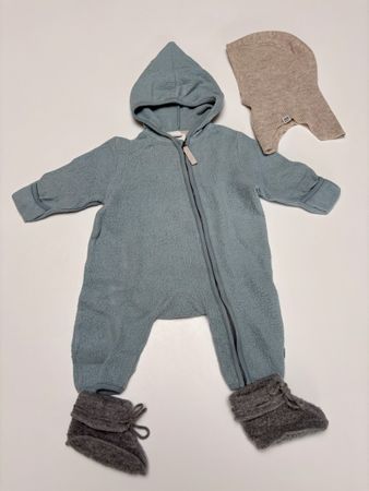 Baby Fleece-Overall Gr. 62/68 mit Wollmütze und Wollfüssling