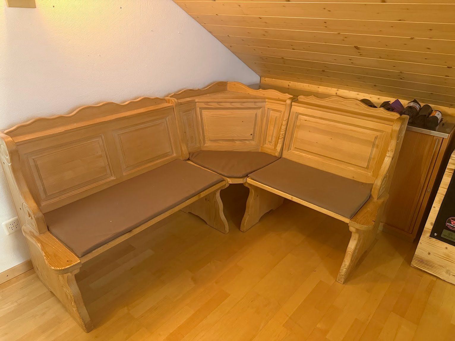 Set di tavolo e panche: Eckbank mit Tisch und Stühlen – Usato da Triesenberg venduto da Larry777 1