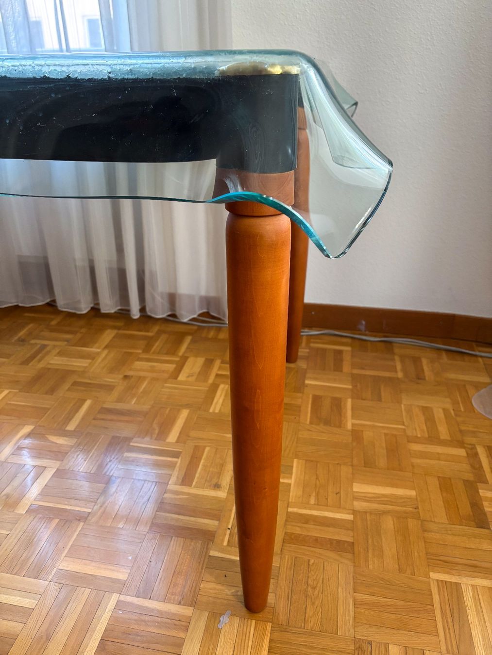 Pfister Tables: Designer Esstisch mit Glas-Tischdecke – D'occasion à Freienbach par Mapkyc 2