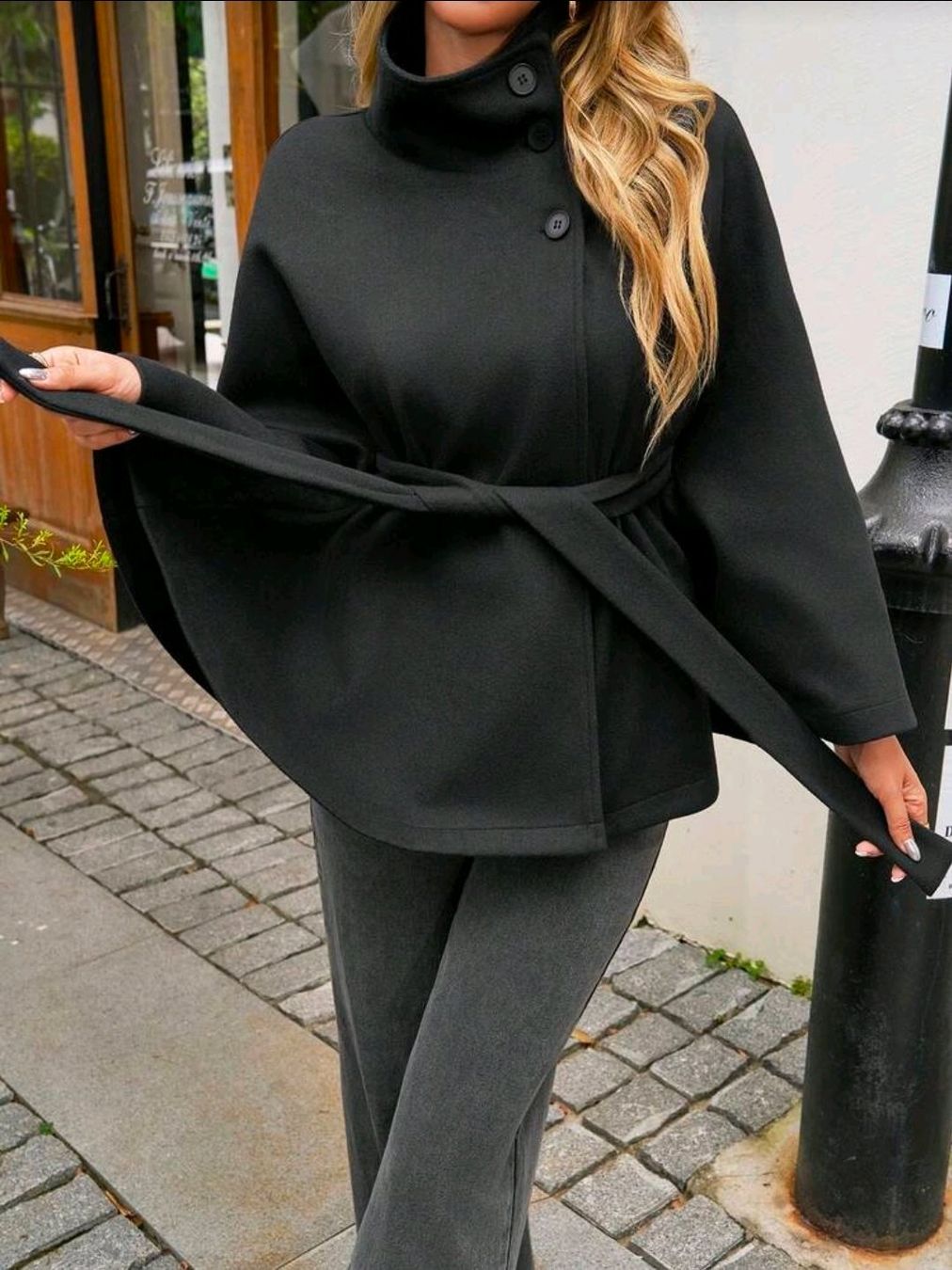 Giacche: ✨ Cape Jacke - 40/42 - Schwarz mit Bindegürtel – Nuovo (secondo la descrizione) da Thalwil venduto da VitaMini 2