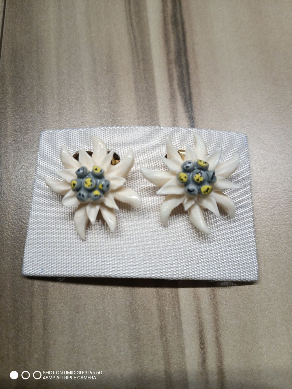 Orecchini pendenti & Orecchini a lobo: Ohrenstecker Anstecker Edelweiss – Nuovo e nell'imballaggio originale da Aarwangen venduto da to-hirschi