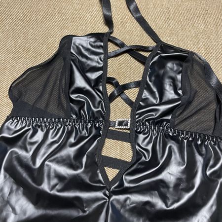 Body sexy in pelle lacchato e rete, nero, S/M nuovo