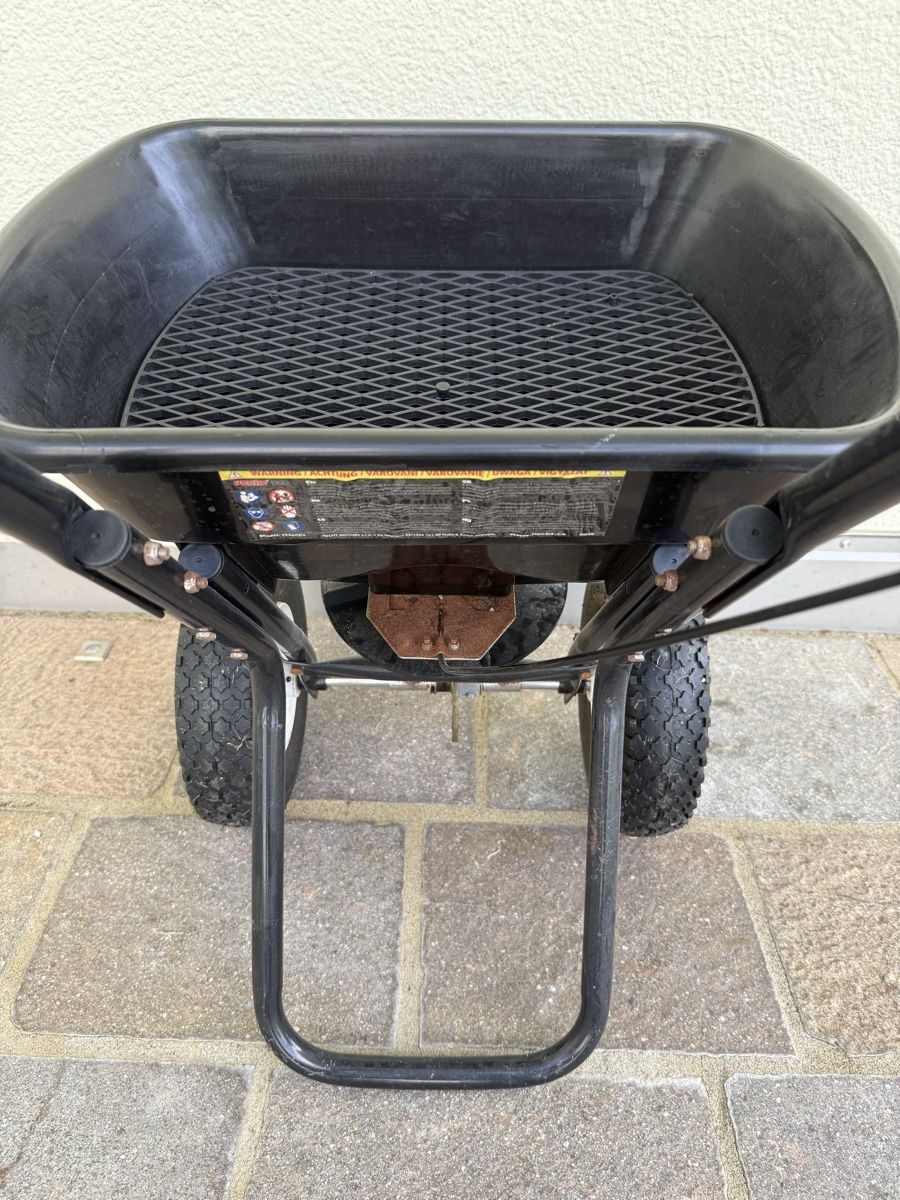 Altro in Utensili da giardino: Streuwagen Hecht 229 – Usato da Schneisingen venduto da b-run 4
