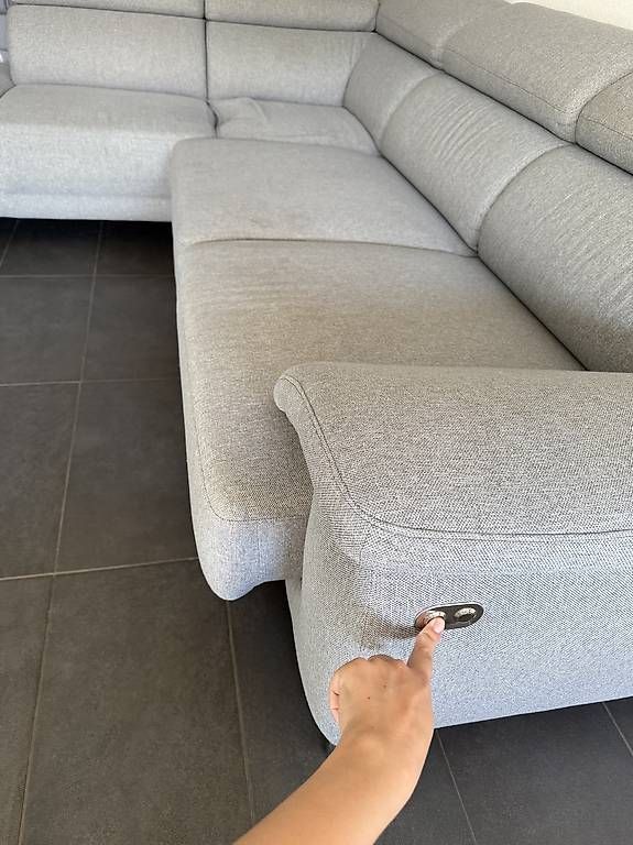 Pfister Sofas: Graues Sofa mit Ausfahrfunktion – Gebraucht aus Aarburg von nic_8jr7 2