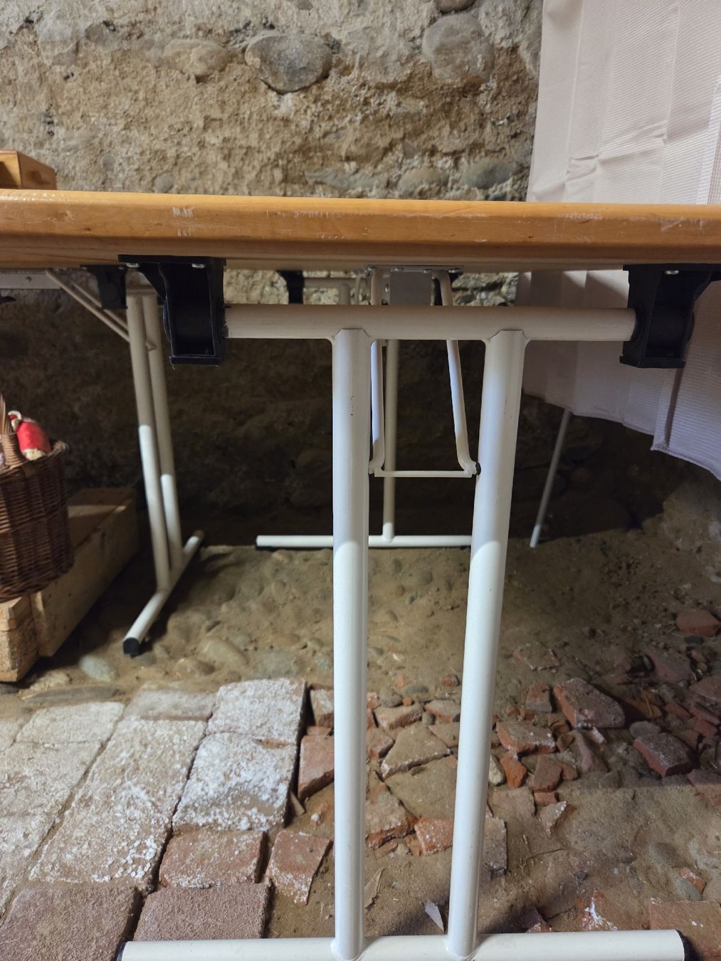 Tavoli: 6 Tische Echtholz furniert – Usato da Langnau i. E. venduto da Johnny1966 1