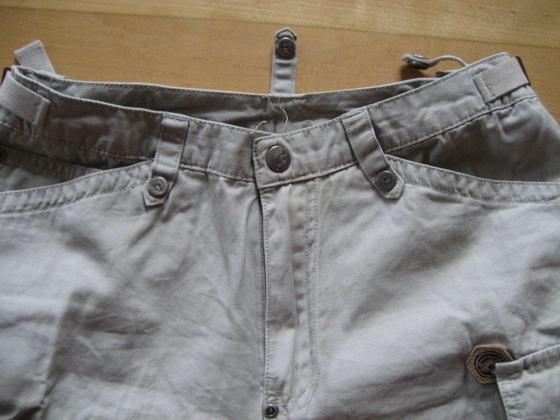 Pantaloni: Shorts, col. beige – Usato da Unterengstringen venduto da Olifant4 1
