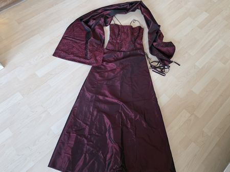 Rotes Abendkleid mit Stola, Grösse 38 