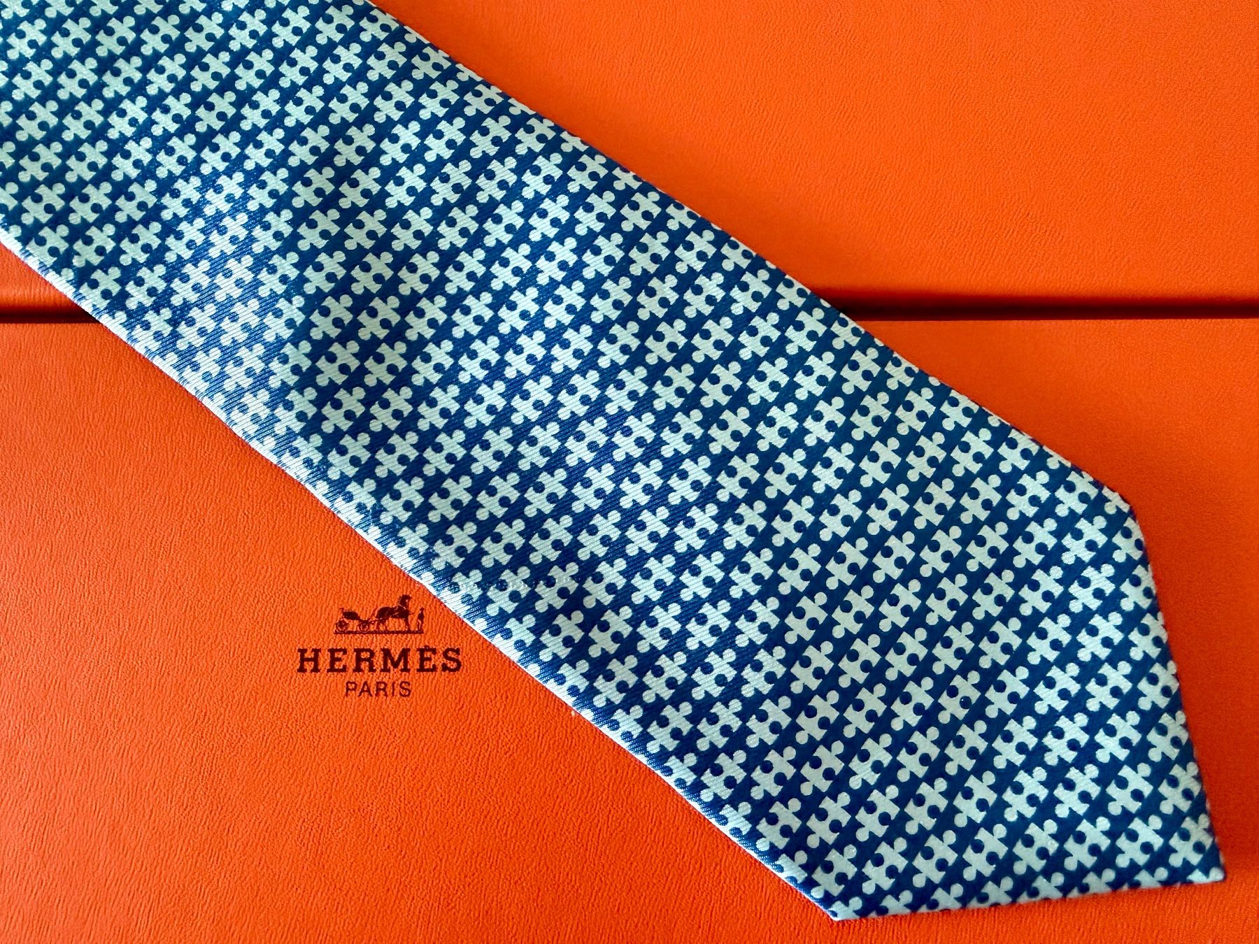 Hermès Cravatte: Cravate HERMES-Paris „Blue H" - avec box original – Nuovo (secondo la descrizione) da Le Mont-sur-Lausanne venduto da luxurylover 1
