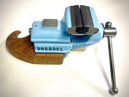 Gressel-Schraubstock, auf Holzsockel, Versand möglich