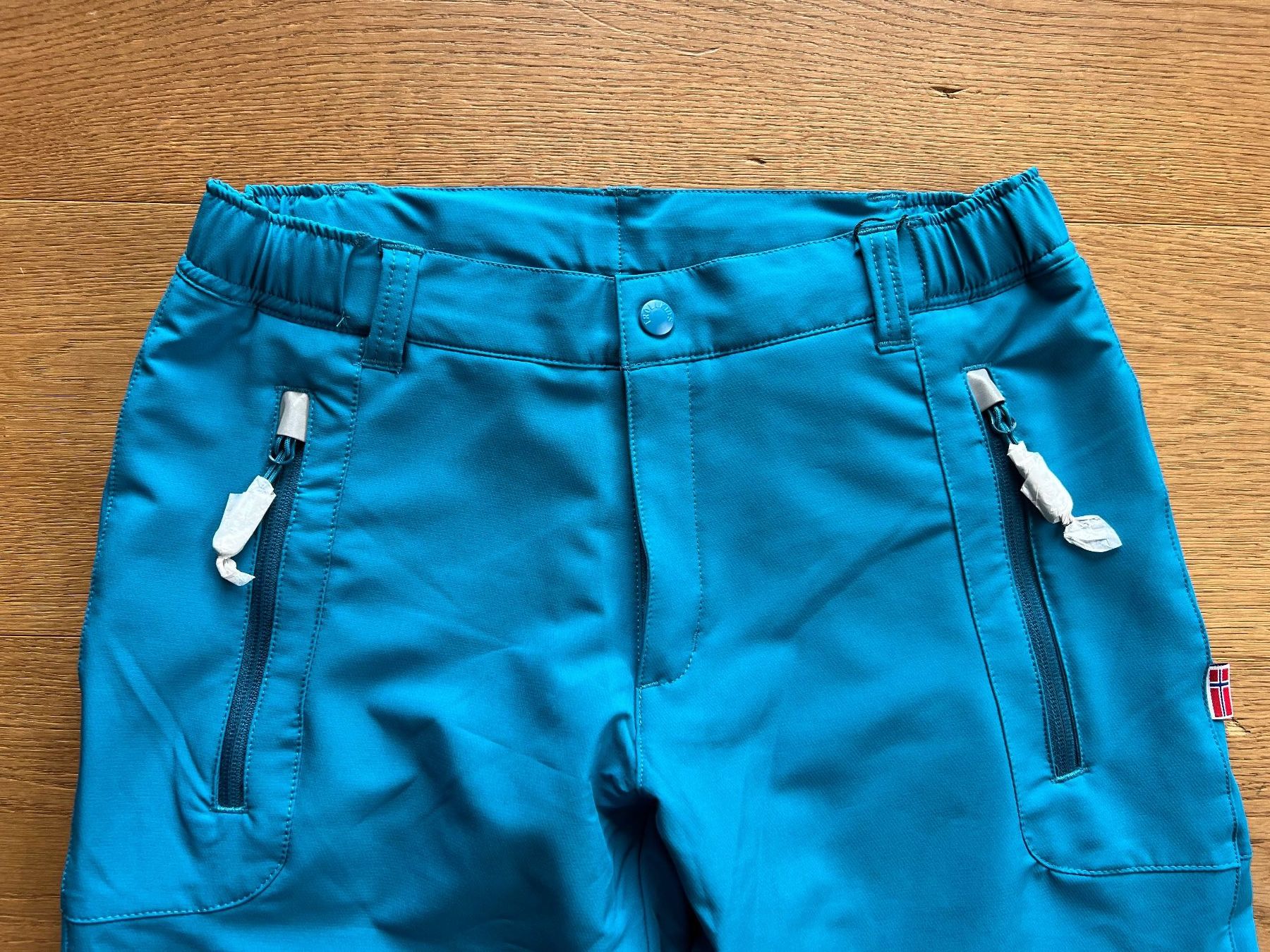 Trollkids Pantaloni: Neue Trollkids Lysefjord Softshellhose Grösse 164 – Nuovo e nell'imballaggio originale da Lengnau BE venduto da Rubin27 1
