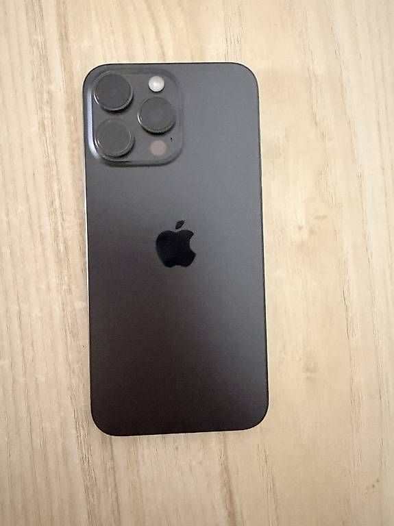 Apple Telefoni cellulari / Smartphones: iPhone 15 Pro Max / 512 GB / Titan Black – Usato da Zürich venduto da ismailmohamed88 2
