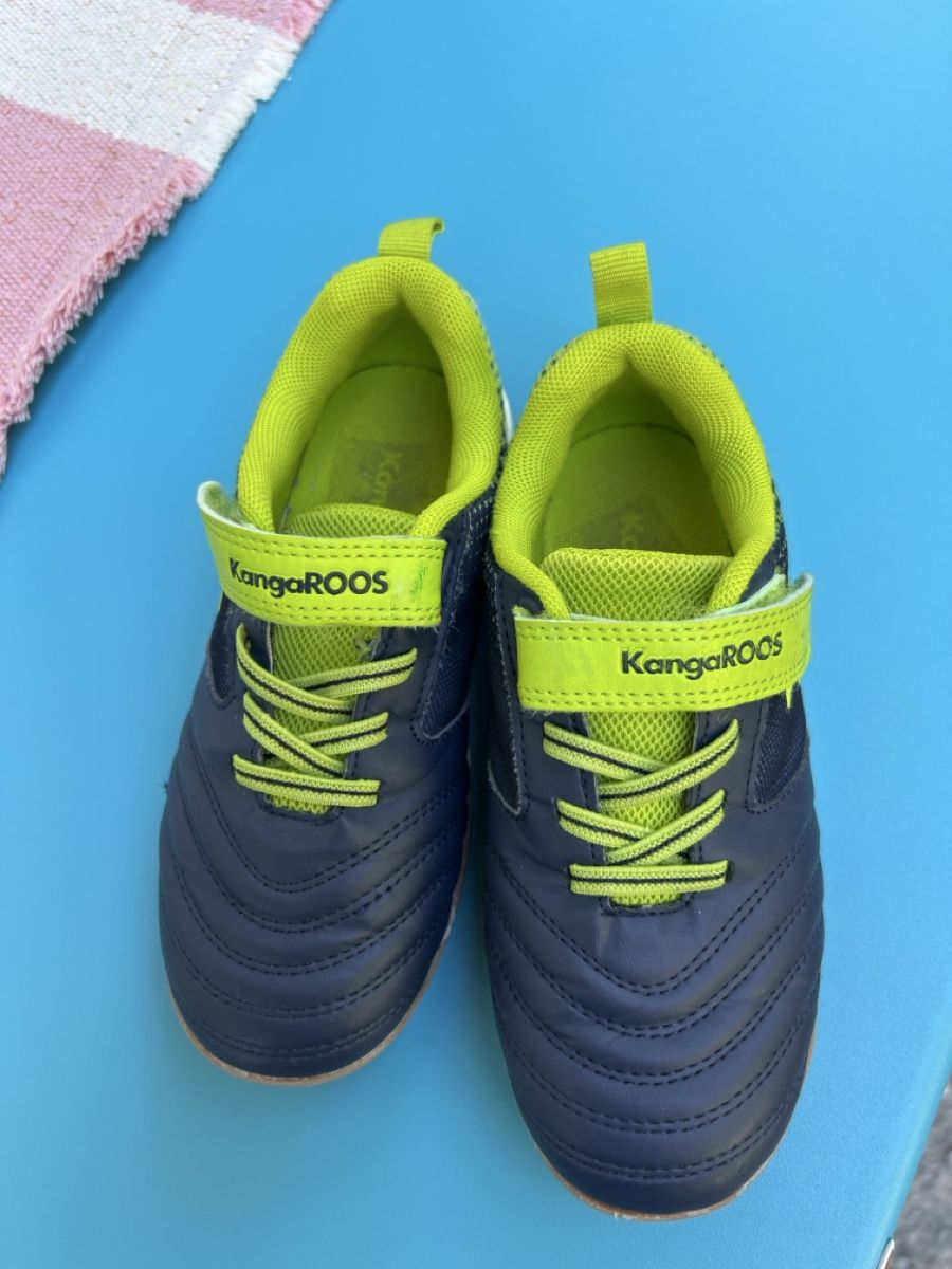 Chaussures garçon: KangaROOS Hallenturnschuhe Grösse 29 – D'occasion à Wallisellen par sarinavs