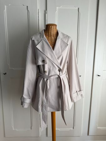 NA-KD - Kurz-Trenchcoat beige 38