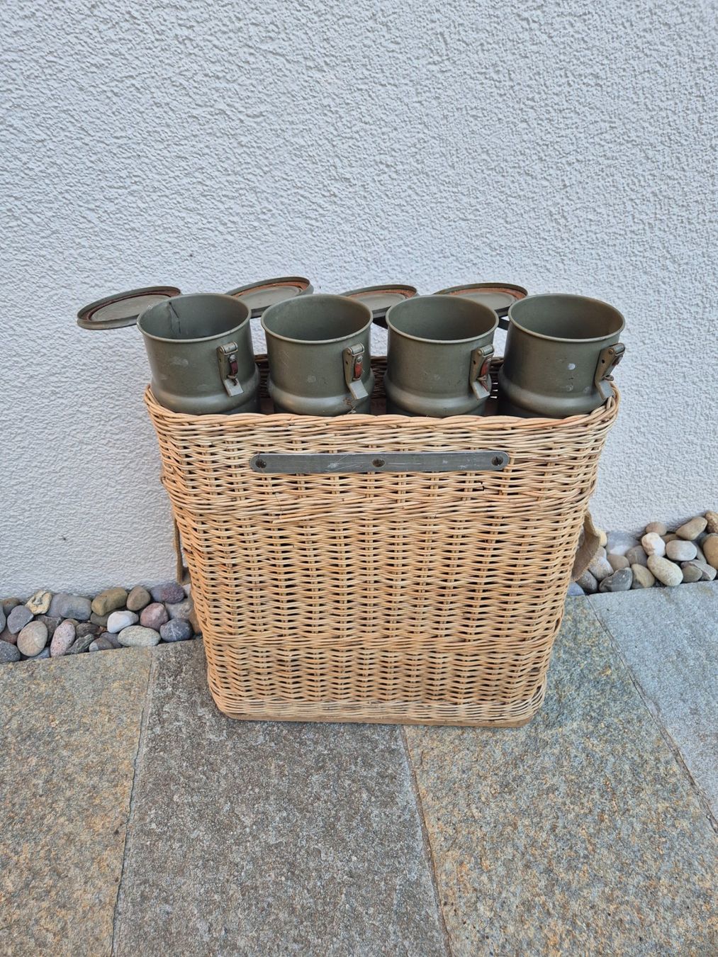 Porte manteau: Schirmständer, ehemaliger Munitionskorb – D'occasion à Otelfingen par alles-ab-einem-Fr. 2
