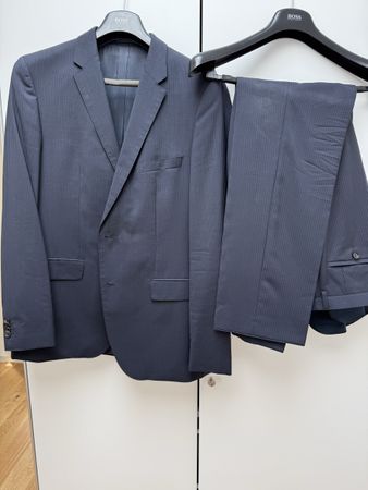 Toller HUGO BOSS Anzug in edlem Dunkelblau 