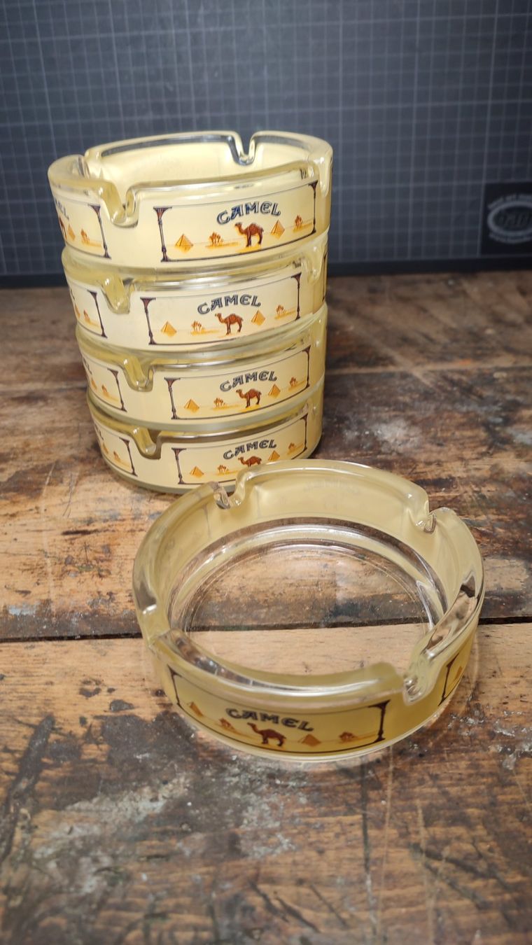 Portacenere: Wunderschöner alter kleiner CAMEL ASCHENBECHER 1stk Preis – Usato da Gelterkinden venduto da MYSTOREFORYOU4460 1