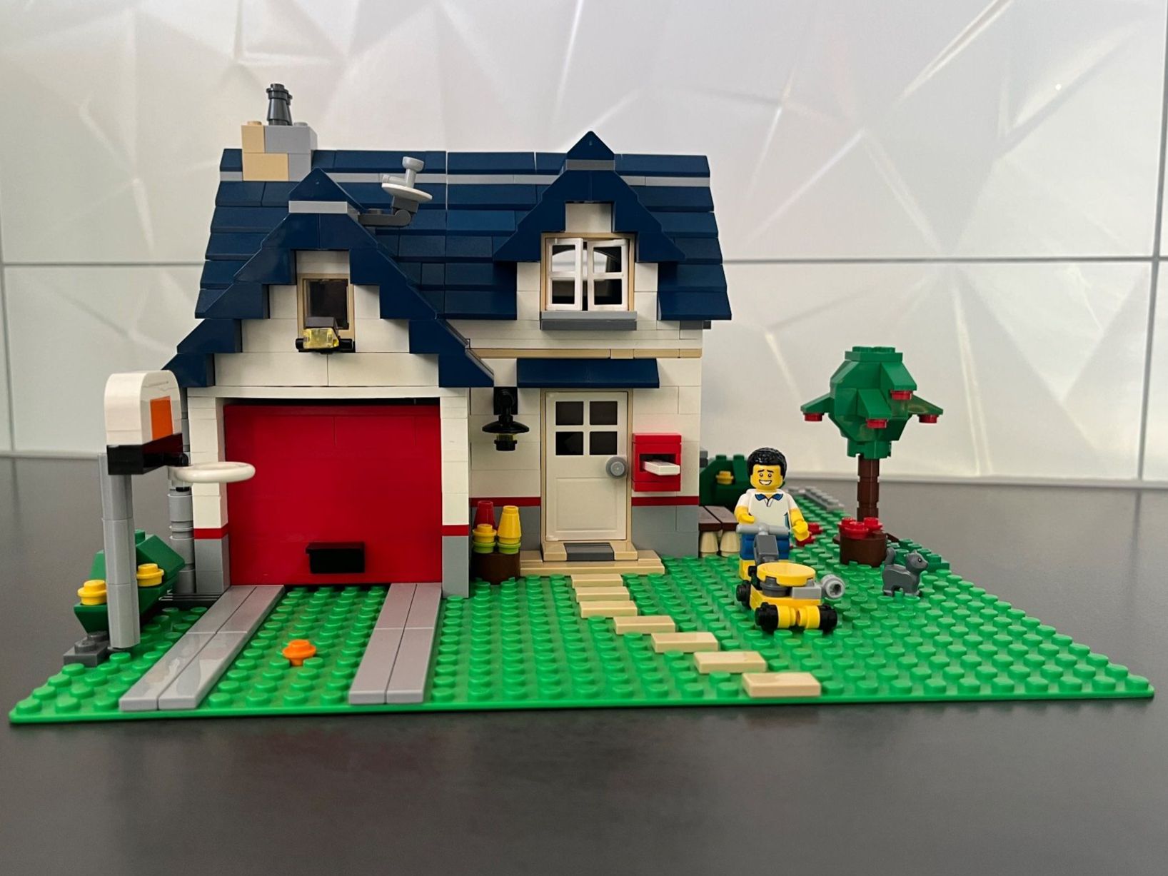 Lego Kit di costruzioni: Lego Creator 5891 - Maison avec garage – Usato da Chavornay venduto da HdesH