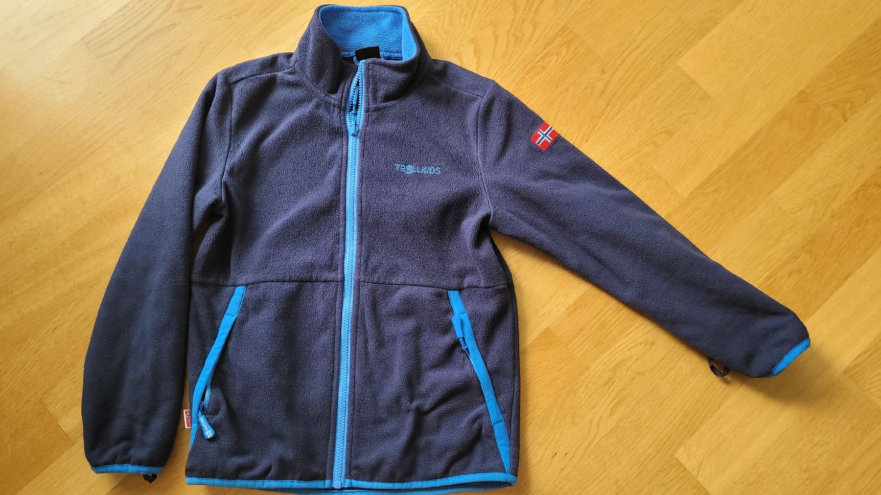 Trollkids Giacche & Cappotti: Fleecejacke Trollkids gr. 140 – Usato da Winkel venduto da Madziacz