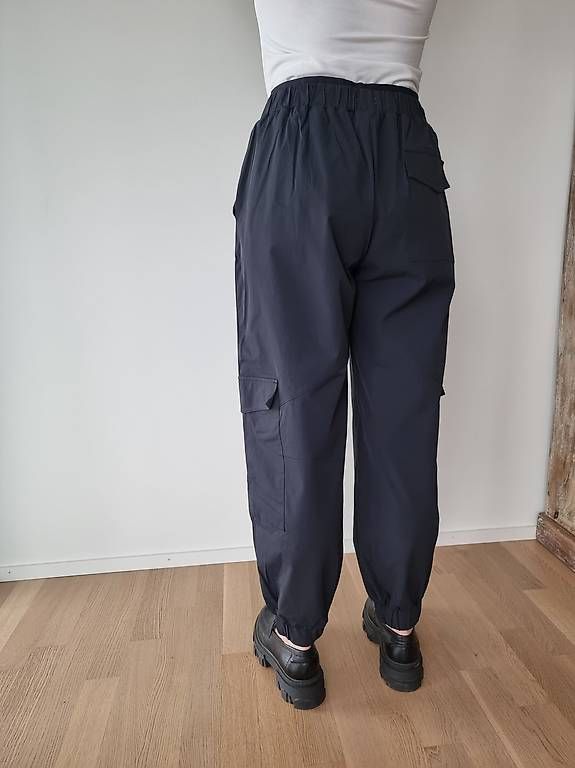 Pantaloni: Cargohose schwarz, Gr.38, neuwertig  – Usato da Ostermundigen venduto da d-p73 1