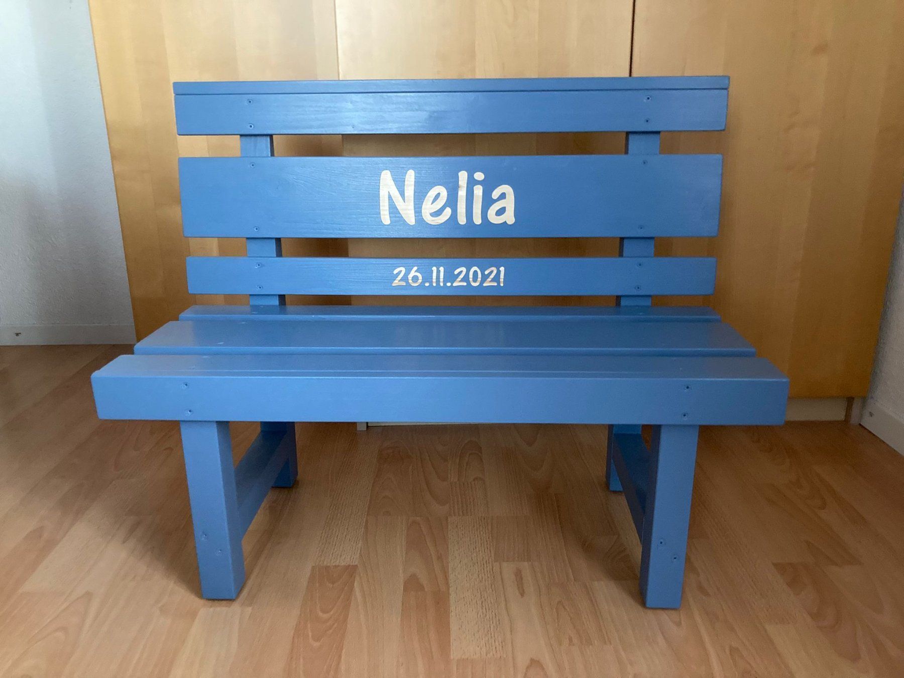 Panchine: Taubenblaues Kinderholzbänkli – Nuovo e nell'imballaggio originale da Dagmersellen venduto da EmanuelScheidegger