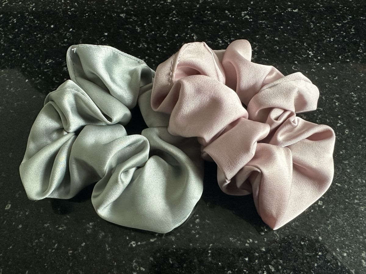 Haarschmuck: Haargummi Satin 2er Set neu – Neu und originalverpackt aus Zufikon von tam_gfx6