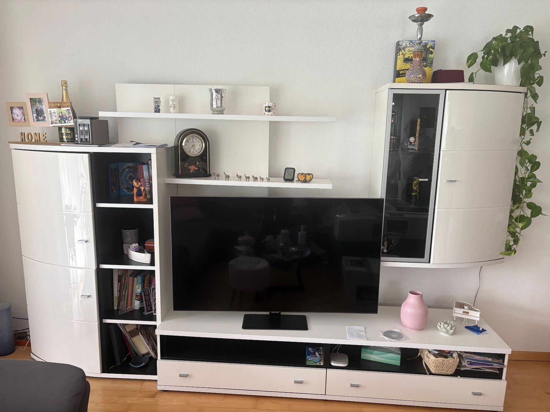 Scaffali: Moderne Wohnwand / TV-Wand – Usato da St. Gallen venduto da Medinax 4