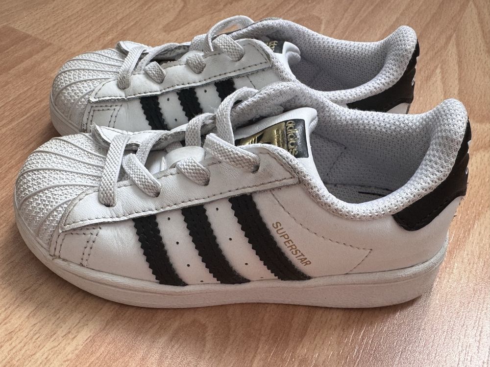 Adidas Scarpe per ragazzi: Chaussures Adidas Superstar Bébé, taille 25 – Usato da Neuchâtel venduto da Manita2012