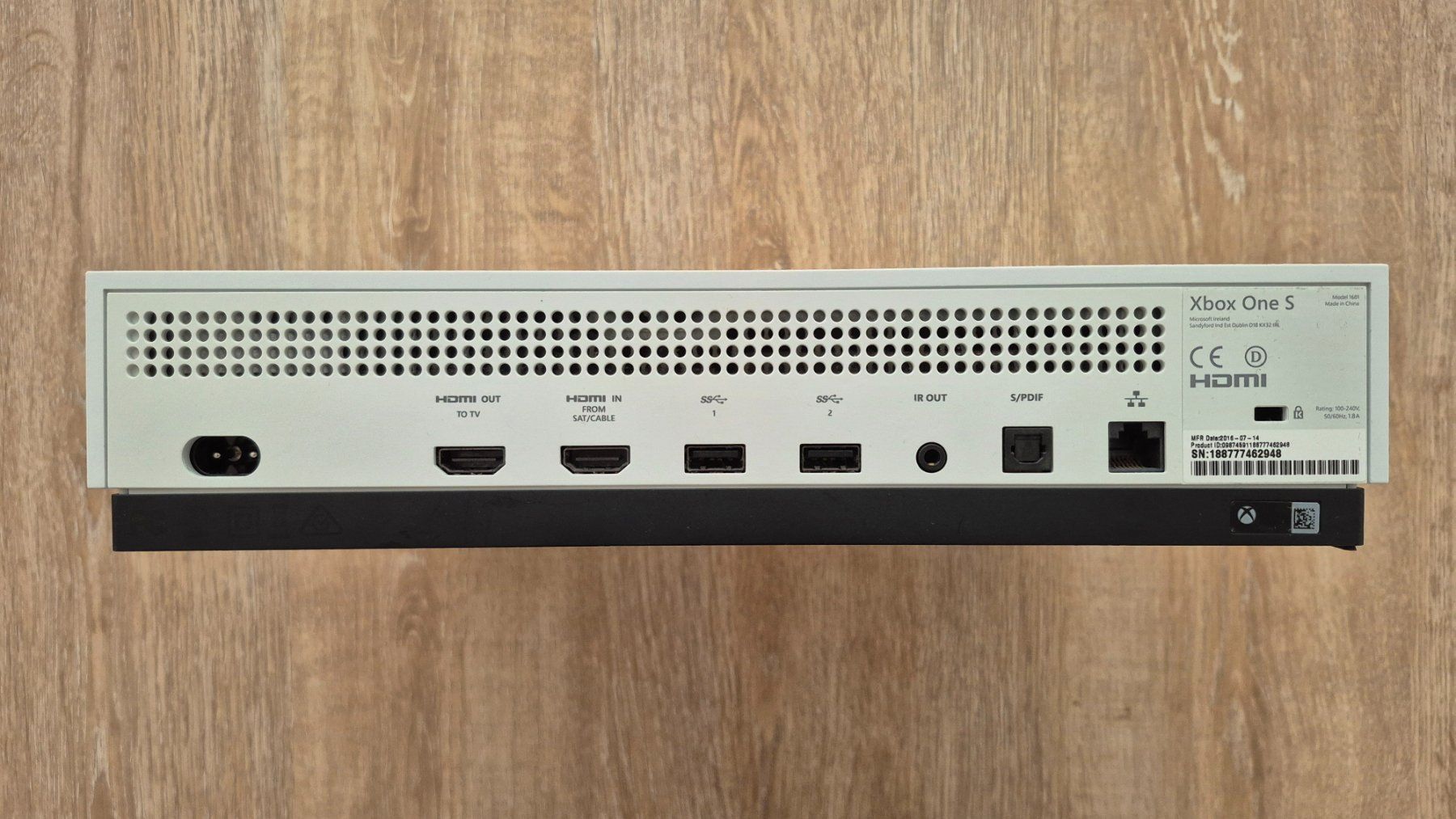 Microsoft Console: Xbox One S 500 GB inkl. Controller und 5 Spielen – Usato da Basel venduto da marv16 2