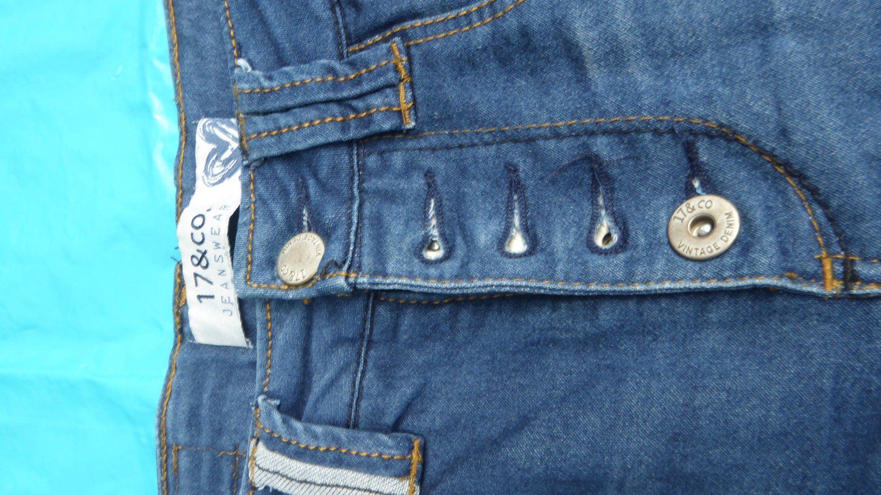 Jeans: Jeans kurze Hose 17&co Gr 38 Bund 40cm – Gebraucht aus Sargans von Benziner 1