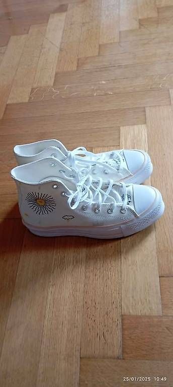 Herrenschuhe: Converse All Star blanches à motif brodé ? édition limitée – Gebraucht aus Ecuvillens von n.aissaoui 1