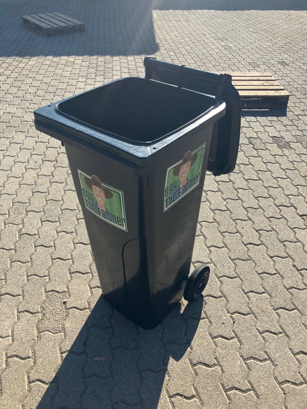 Sonstiges für Büro & Gewerbe: Container 140 Liter – Gebraucht aus Watt von Wickingerxl