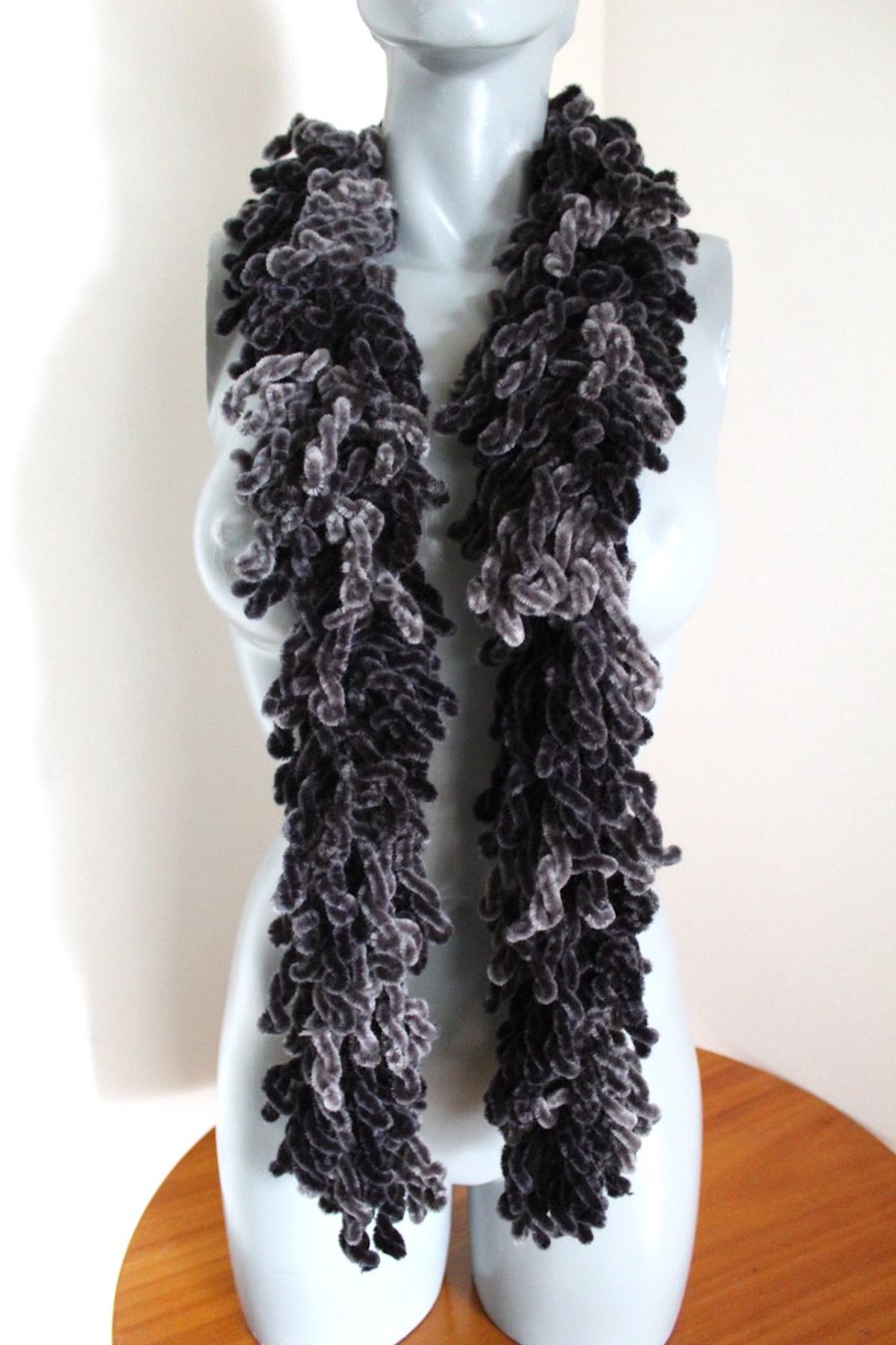 Foulard & Sciarpe: Flauschiger Damenschal – Usato da Locarno venduto da madame-tus-sauds 5