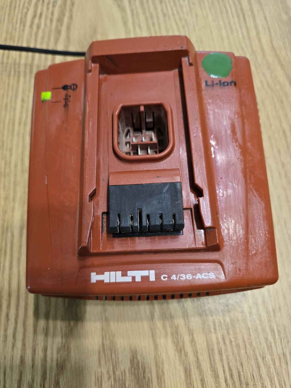 Hilti Caricatori & Batterie: Hilti Ladegärat und akku – Usato da Embrach venduto da sze_cl8y 2
