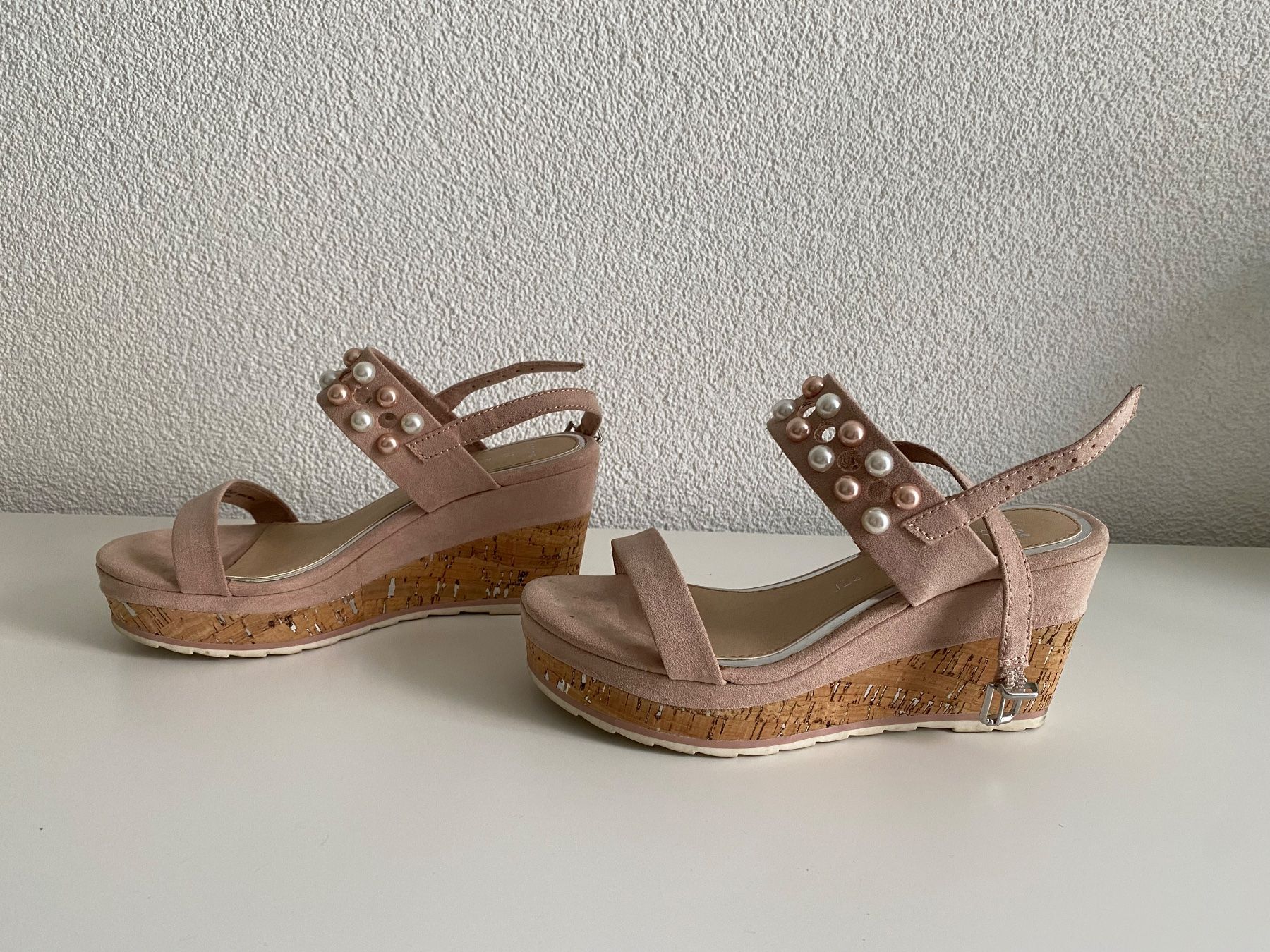 Scarpe da donna: Plateau Sandalen mit Keilabsatz (Gr. 37) – Usato da Winterthur venduto da an.ba 2