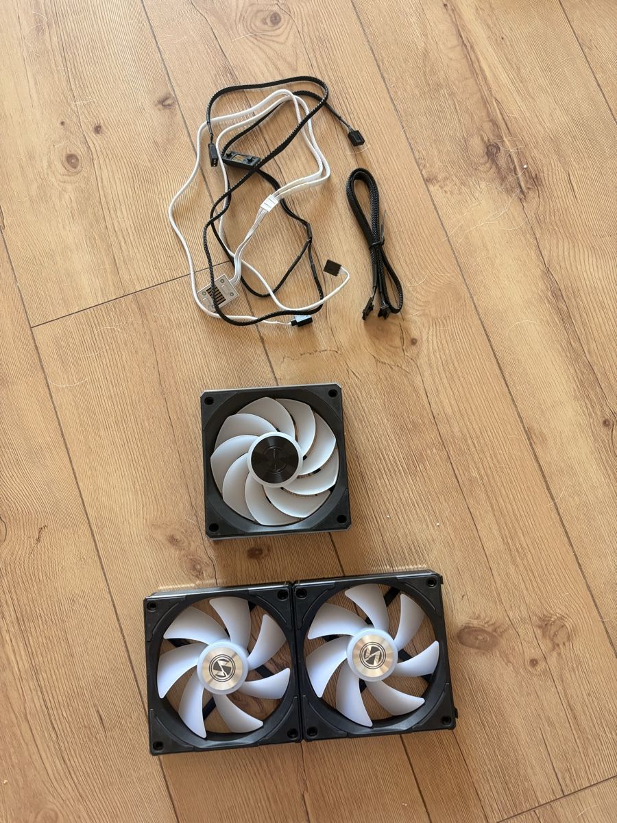 Lian Li Ventilatori: 3 fans lian li rgb – Usato da Dompierre FR venduto da PRiT_Madara