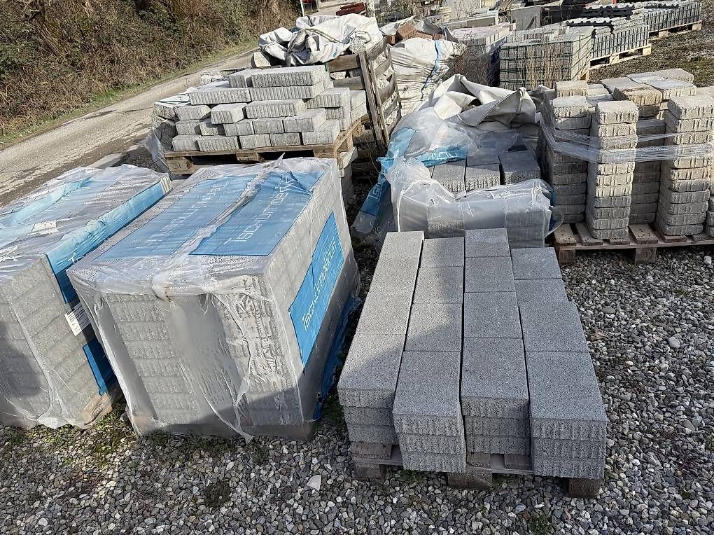 Rivestimenti per pavimenti: Diverse Betonbodenbeläge – Usato da Aesch BL venduto da strawberry.