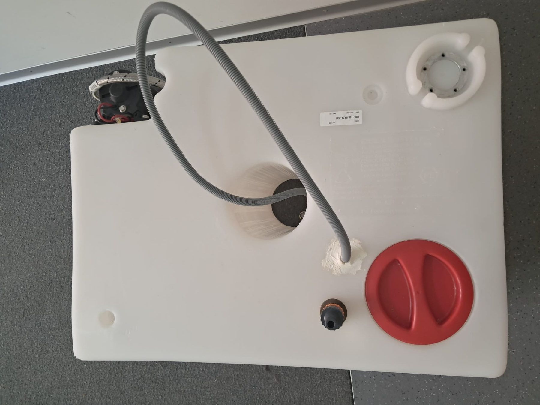 Serbatoi, Taniche & Tubi: Wassertank mit elektrischer Pumpe, Camping Wasserkanister – Usato da Zürich venduto da Lia107 3