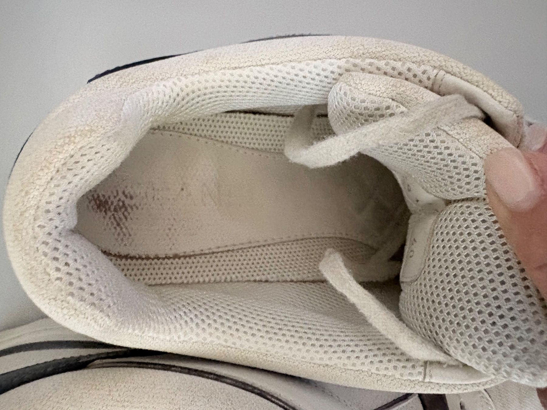 Chanel Chaussures hommes: BASKETS SNEAKER VINTAGE - CHANEL - 40 – D'occasion à Morges par Bubblecut 5