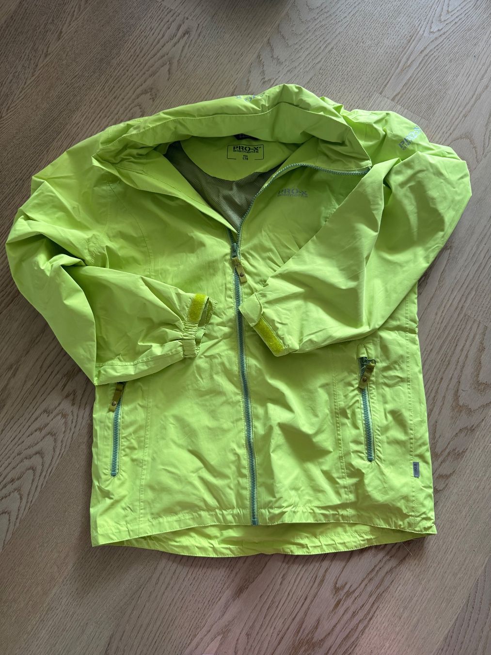 Giacche & Cappotti: Regenjacke, Grösse 176 – Usato da Belp venduto da Mundial