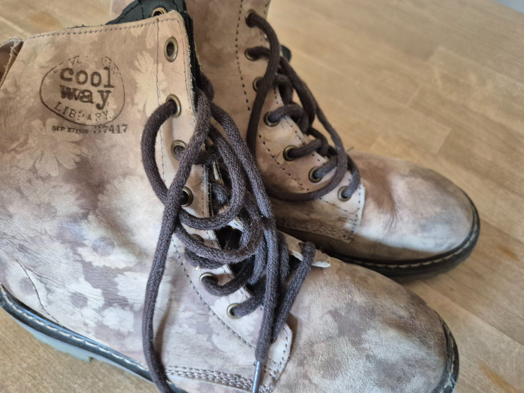 Scarpe da uomo: Vintage Cool Way Library Stiefel (39) – Usato da Liebefeld venduto da 2tehand 1