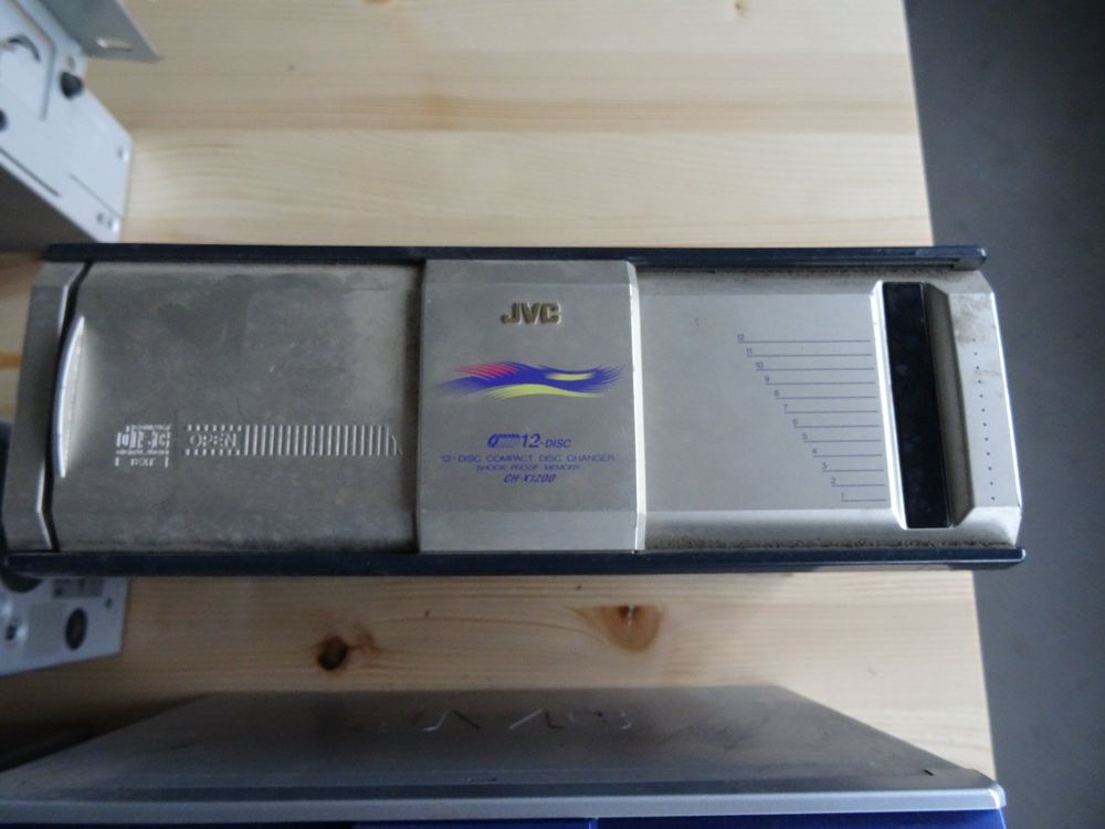 Pioneer JVC Clarion Sony CD-Wechsler ( 9 Stück ) mit Kabel (Defekt) in ...