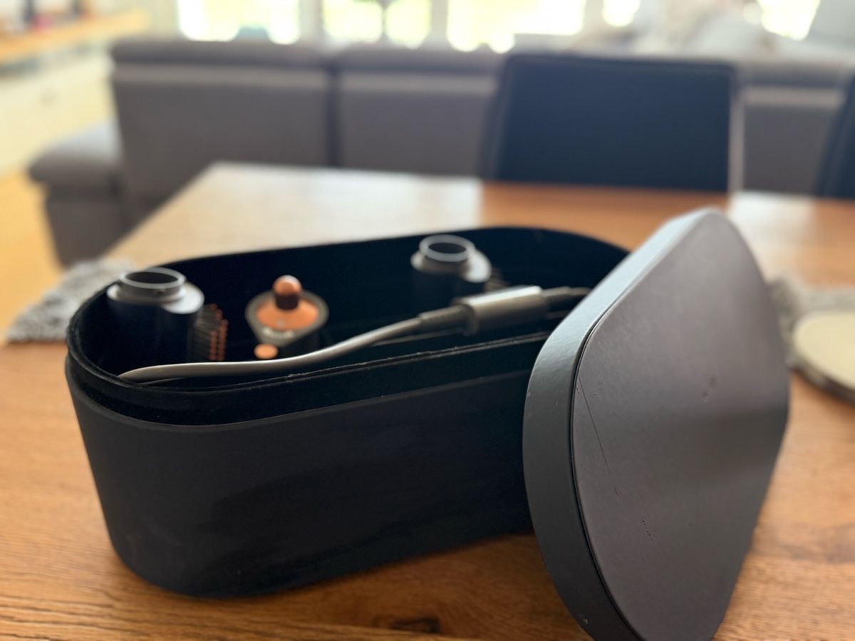 Dyson Piastre & Arricciacapelli: Dyson Airwrap mit Zubehör – Usato da Kradolf venduto da lar_fbp9