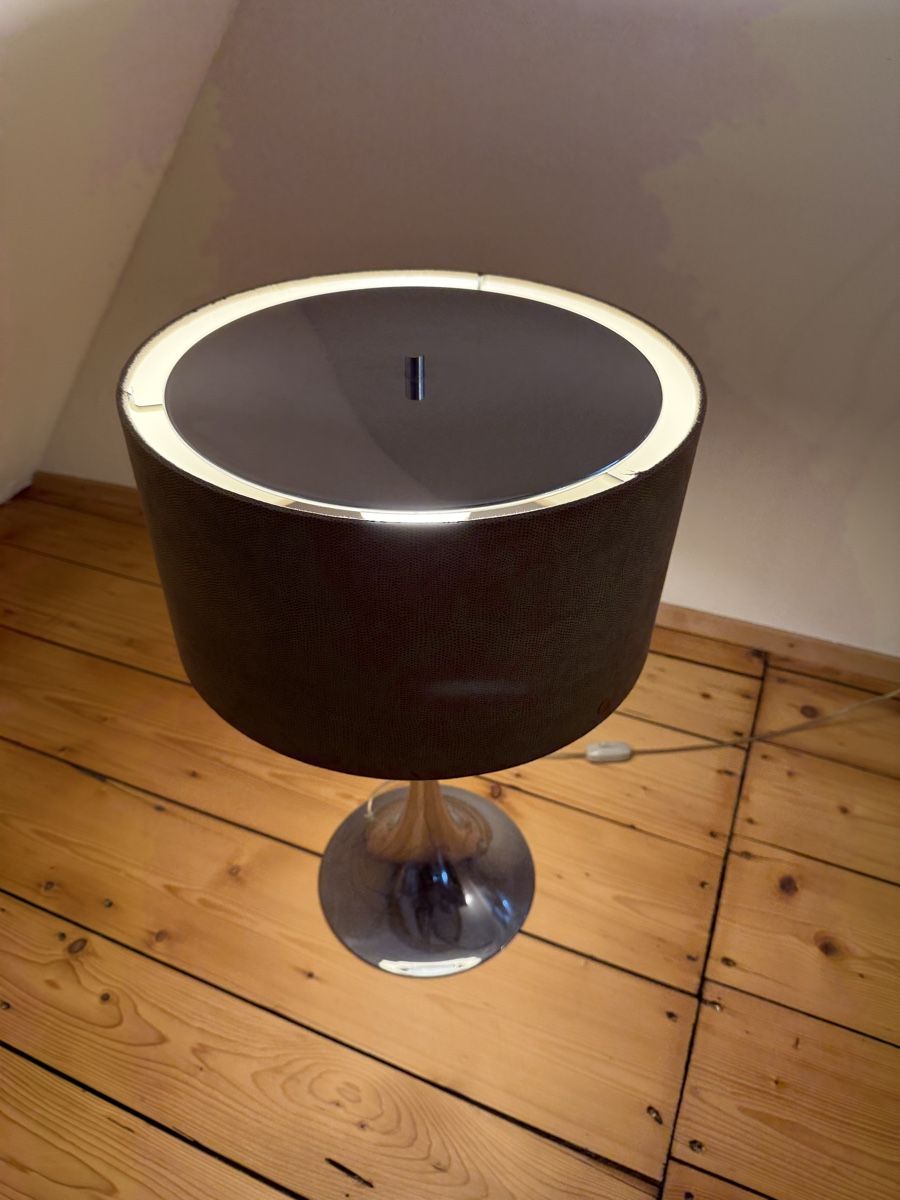 Lampen: Edle Tischleuchte aus verchromtem Metall – Gebraucht aus Zürich von Jamezone