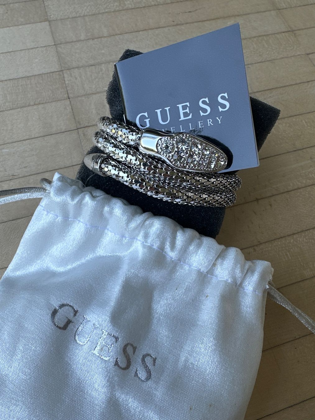 Guess Bracciali & Braccialetti: Bracciale morbido Guess nuovo – Nuovo (secondo la descrizione) da Tesserete venduto da mis_5ryv