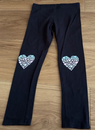 Leggings schwarz mit Herzen Grösse 110
