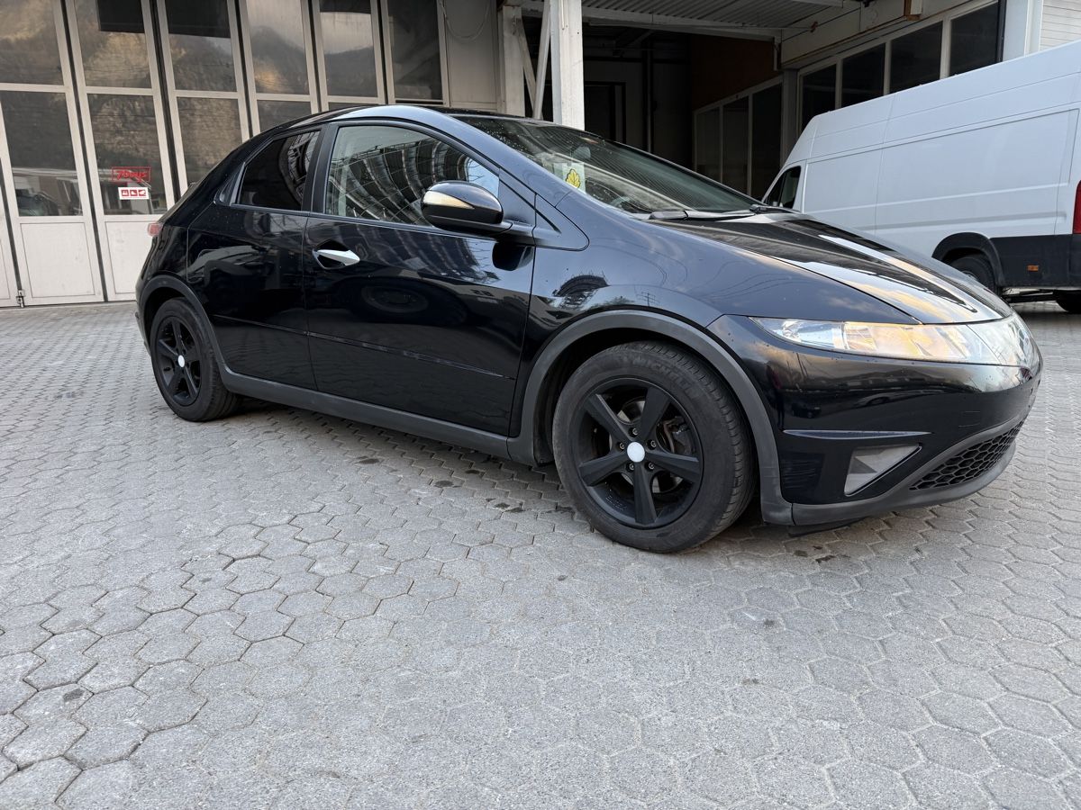 Honda Automobili: Honda Civic 1.8i – Usato da Domat/Ems venduto da Opmofe 2